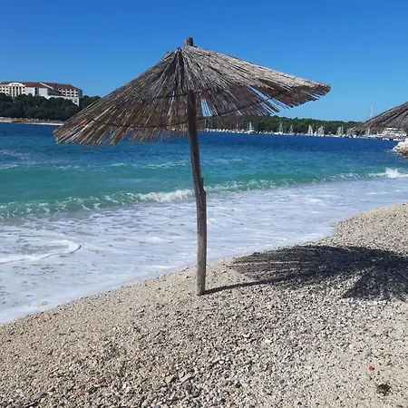 Grosse In Mit Eigenem Balkon Und Meerblick Pješčana Uvala